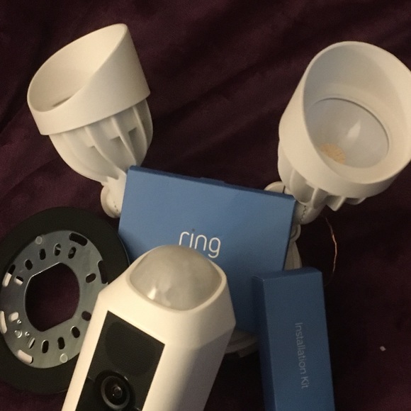 Outdoor Surveillance Camera - Picture 3 of 4